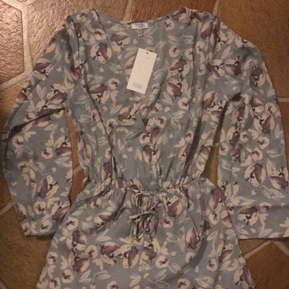 Flare Long Sleeve Floral Surplice Romper - Picture 5 of 6